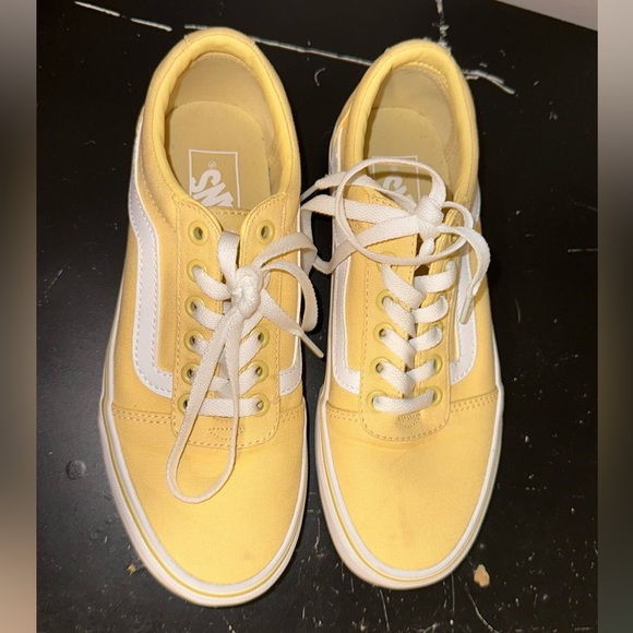 Yellow vans - Picture 1 of 3